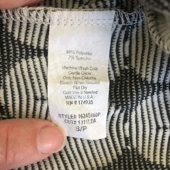 Stretchy Mini Skirt! - Picture 3 of 3